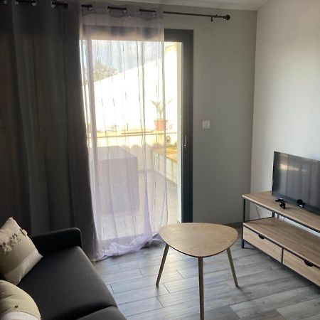 Studio Meuble Du Bourg Puymiclan Exteriér fotografie