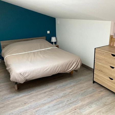 Studio Meuble Du Bourg Puymiclan Exteriér fotografie