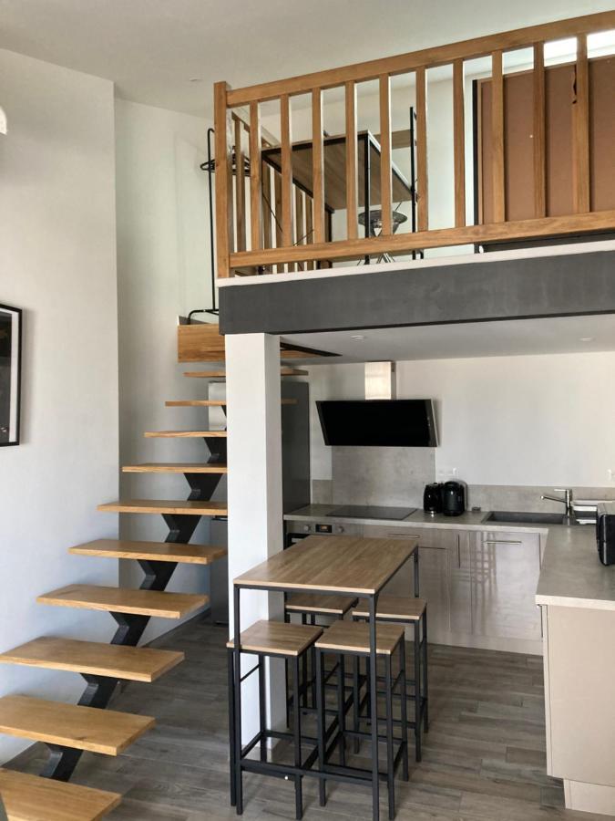 Studio Meuble Du Bourg Puymiclan Exteriér fotografie