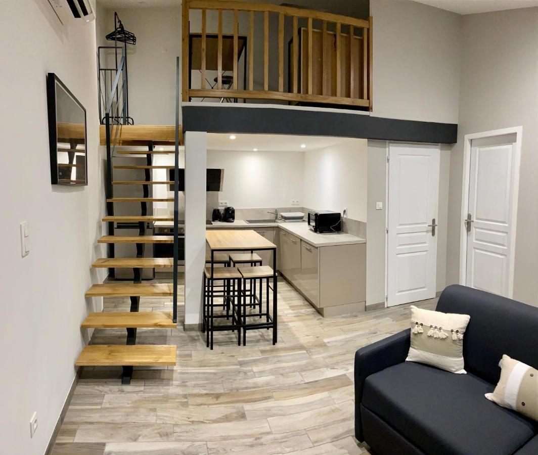 Studio Meuble Du Bourg Puymiclan Exteriér fotografie