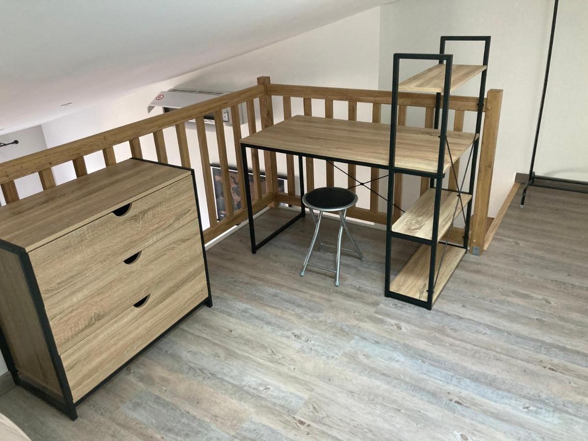 Studio Meuble Du Bourg Puymiclan Exteriér fotografie